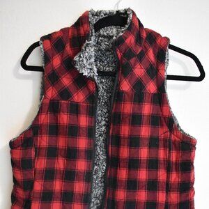 Maurices Reversible Womens Winter Vest Medium Black and Red Plaid/Sherpa